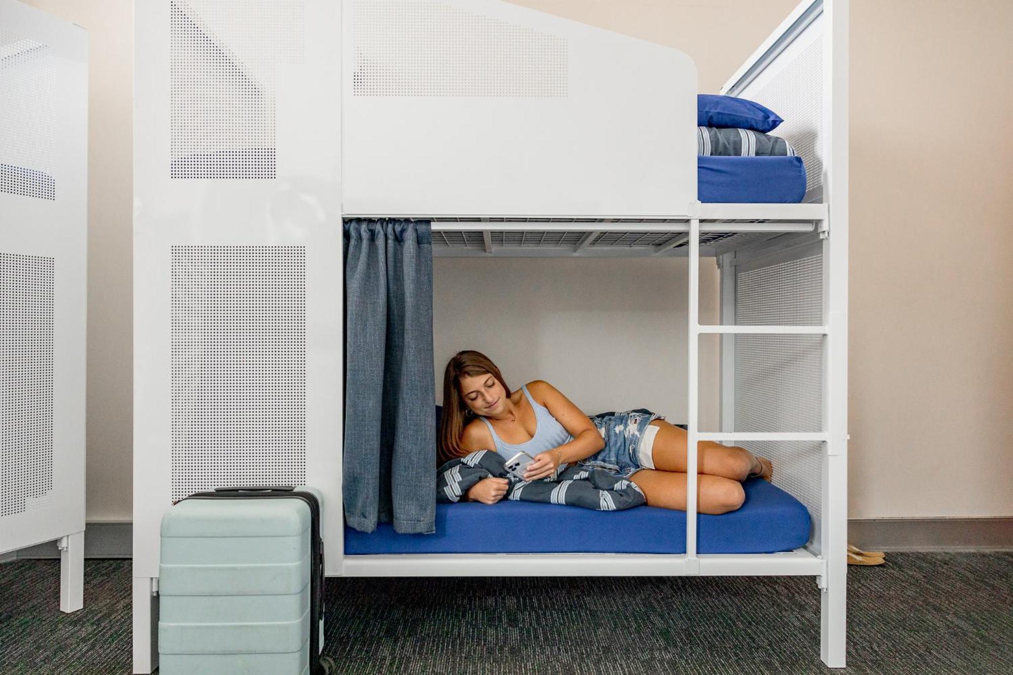 Bed 6-Bed Female Dormitory Room age limit 18 40 years old only